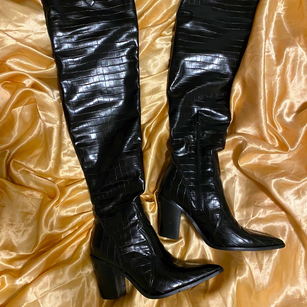 Thigh high sexy boots ! Size 7 from Adika